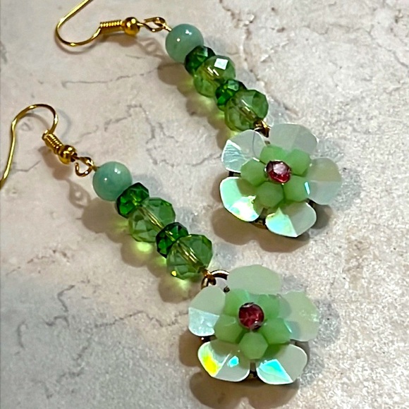Jewelry - Iridescent Green Flower Earrings.